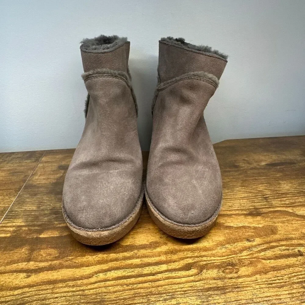 UGG  Kasen Booties 7.5 Suede‎ Grey Fur Lined Ankle Boots Women’s